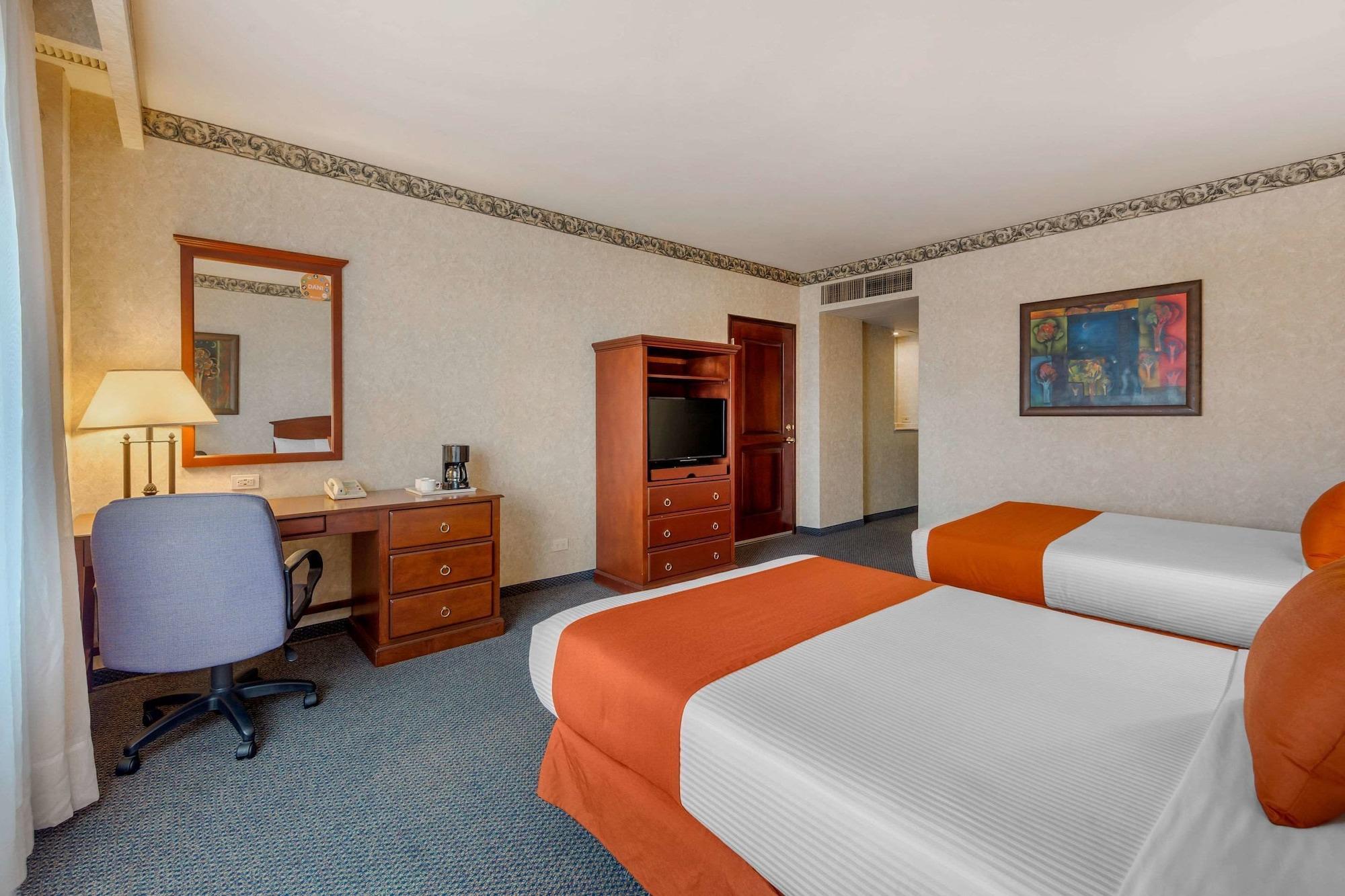 Quality Inn Monterrey La Fe Dış mekan fotoğraf